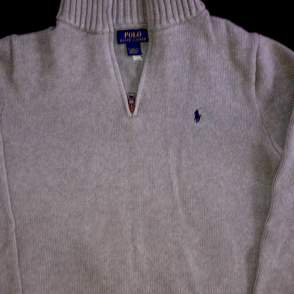 Comfortable gray turtle neck really thick to keep you warm barely worn only once